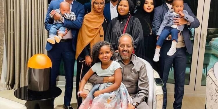 Xasan Sheekh oo wali kusugan dalka Turkiga + Sababta