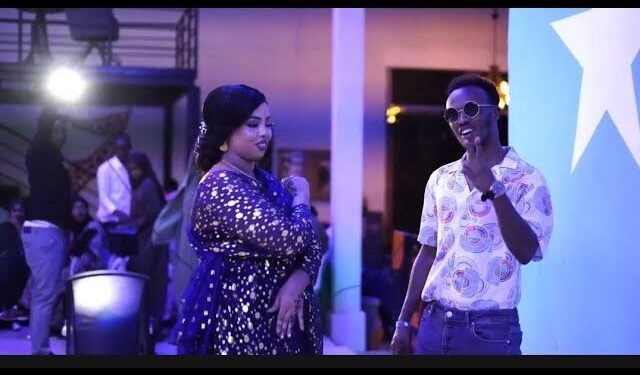 Xiis Xarago: Nimcaan Hilaac wuxuu ka doorbiday baasaboor wiil aan udhalay