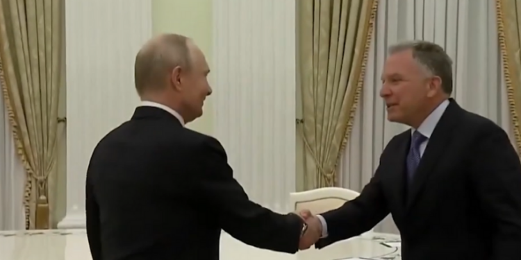 Putin Oo kulan kula yeshay Moscow ergayada Mareykanka xili habeenimo damba ah.