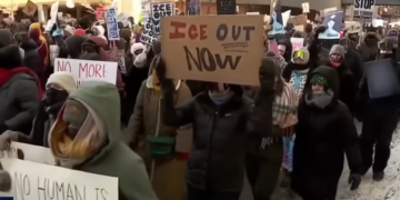 Reer Minnesota Oo Mudaaharaad Ku Dalbanaya In ICE Laga Saaro Gobolka