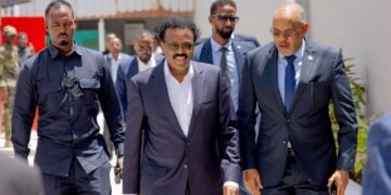 Farmaajo oo wada dadaallo lagu soo dhoweynayo Xasan Sheekh, Deni iyo Axmed Madoobe