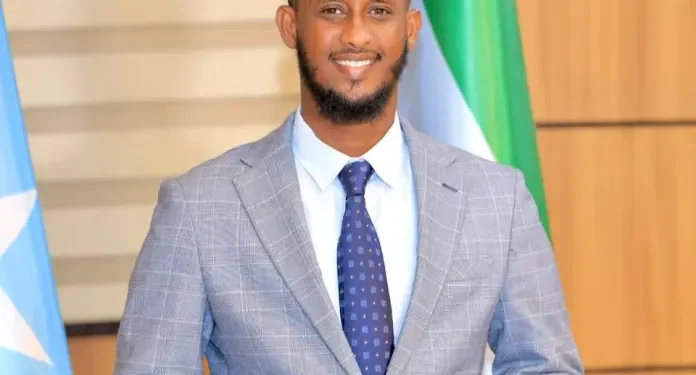 Wasiirka Warfaafinta Jubbaland oo jawaab kulul siiyay Wasiir Cumar