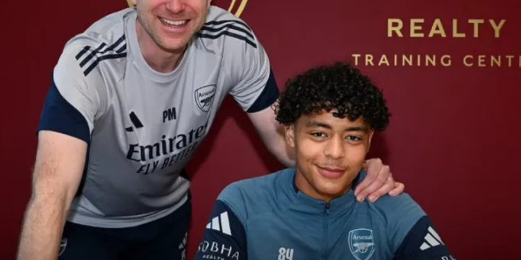 Kooxda kubadda cagta ee Arsenal oo saxiixatay cayaaryahan Soomaali ah