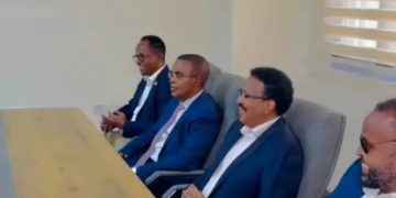 Madaxweynihii hore ee Soomaaliya oo la kulmay Axmed Madoobe iyo Saciid Deni