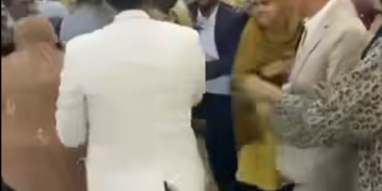 War Degdeg ah: gacan-qaad Dhexmaray Booliska iyo Xildhibaanada.