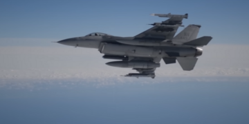 Diyaaradaha dagaalka F-16 oo dhoolatus ciidan kasameeyay Muqdisho.