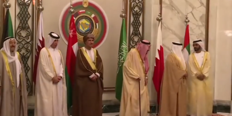 Imaaraadka carabta oo jab kale oo weyn kala kulmay Sacuudiga