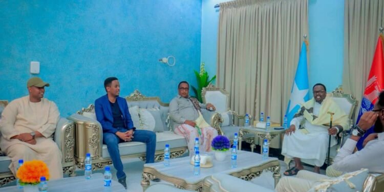 Ra’iisul Wasaare Ku-xigeenka Saalax Jaamac iyo Duqa Muqdisho oo Kulan ku Yeeshay Caasimadda