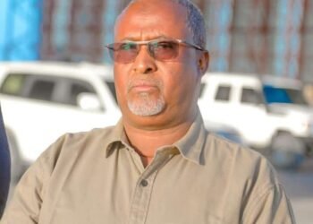 Ciidanka Booliska oo Muqdisho ku xiray Axmed Cabdi Maxamuud ahna la-taliyaha Saciid Deni