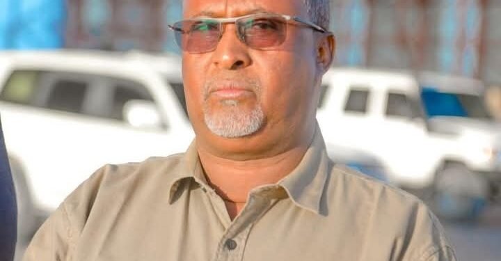 Ciidanka Booliska oo Muqdisho ku xiray Axmed Cabdi Maxamuud ahna la-taliyaha Saciid Deni