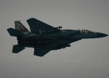 Diyaarado nooca F-15 ee Mareykanka aya ku burbureen gudaha dalka Kuwait