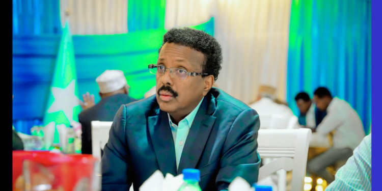 Farmaajo oo Cambaareeyay Saxiixa Dastuurka Cusub ee Soomaaliya