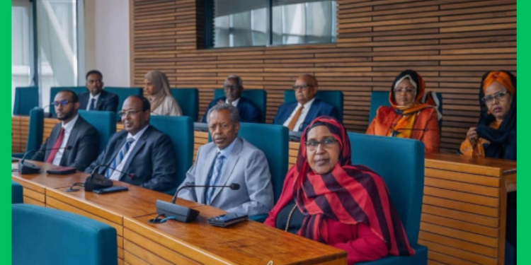 Xildhibaanada Soomaaliya ee EALA oo Lagu Dhaariyay Arusha