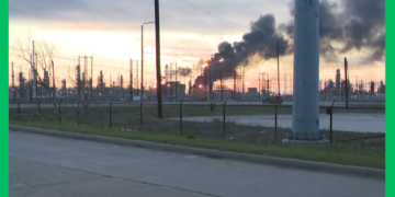 Qarax ka dhacay warshad shidaal oo ku taalla Texas