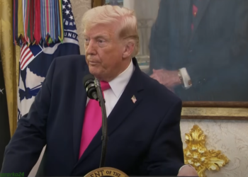 Trump oo sheegay in wada hadallo u socdaan dalkiisa iyo Iiraan