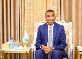 Ra’iisul Wasaara Xamza oo xilalkii ka qaaday wasiirro ka tirsanaa xukuumaddiisa