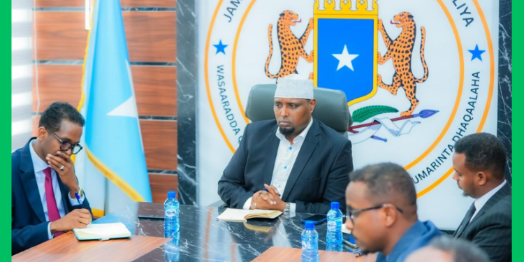 Wasiir ku-xigeenka Wasaaradda Qorsheynta oo si rasmi ah xilka ula wareegay