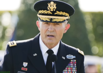 Mareykanka oo xilka ka qaaday taliyihii ciidamada dhulka