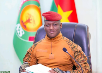 Hoggaamiyaha Burkina Faso oo diiday dimuqraadiyadda, hakiyay doorashooyin