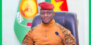 Hoggaamiyaha Burkina Faso oo diiday dimuqraadiyadda, hakiyay doorashooyin