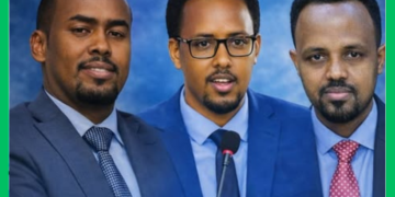 Wasiir ku xigeenka Wasaaradda Warfaafinta  oo u digtay Cabdinuur iyo Cabdikariin CaliKaar