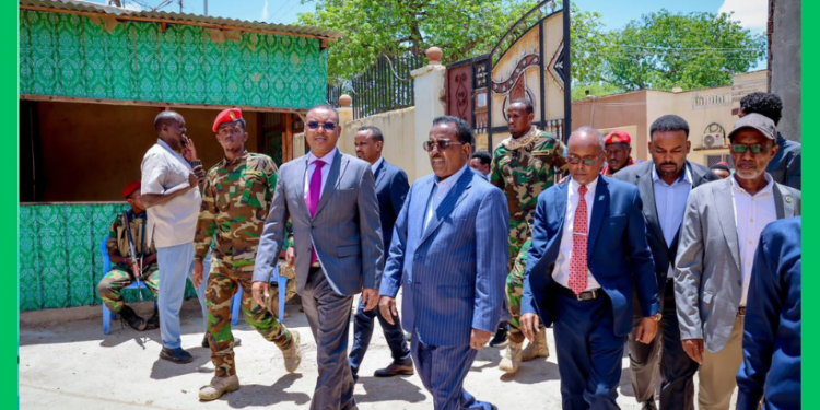 Jibriil oo kormeer ku sameeyay xarunta maamulka degmada Baydhabo