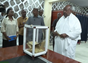 Kumannaan codbixiye oo ka qeyb galay doorashada Jabuuti