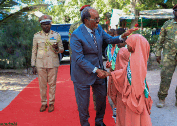 Madaxweyne Xasan Sheekh oo dhagax dhigay xarunta daryeelka agoonta ciidanka Soomaaliyeed
