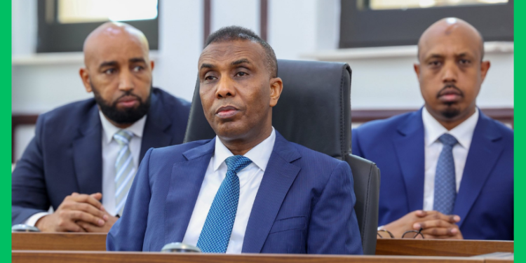 Ra’iisul Wasaare Xamza oo si adag u dhaliilay Axmed Madoobe