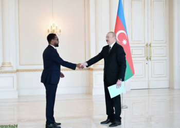 Safiirka Soomaaliya ee Azerbaijan oo gudbiyay waraaqihiisa aqoonsiga