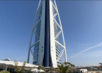 Hoteelka Burj Al Arab oo la xirayo muddo 18 bilood ah
