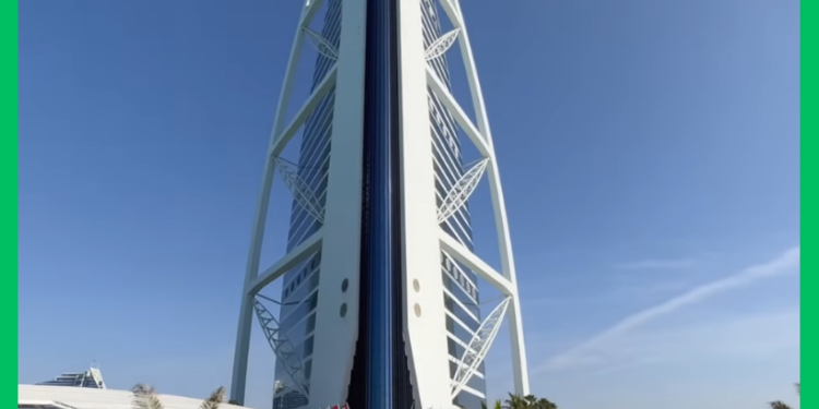 Hoteelka Burj Al Arab oo la xirayo muddo 18 bilood ah