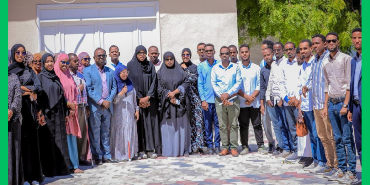 Wasaaradda Dhallinyarada oo kulan layeelatay ururrada dhallinyarada+sawiro