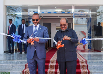 Madaxweyne Xasan oo xarigga ka jaray xarunta Wasaaradda Dekadaha iyo Gaadiidka Badda