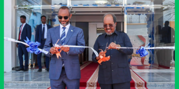 Madaxweyne Xasan oo xarigga ka jaray xarunta Wasaaradda Dekadaha iyo Gaadiidka Badda