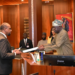 Safiirka Soomaaliya ee Nigeria oo waraaqaha aqoonsiga si rasmi ah u gudbiyay