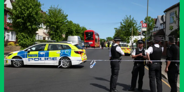 Sawiro: Laba nin oo Yuhuud ah oo lagu weeraray magaalada London