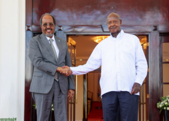 Xasan Sheekh oo qeyb-galay caleemo saarka Madaxweynaha Uganda+sawiro