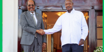 Xasan Sheekh oo qeyb-galay caleemo saarka Madaxweynaha Uganda+sawiro