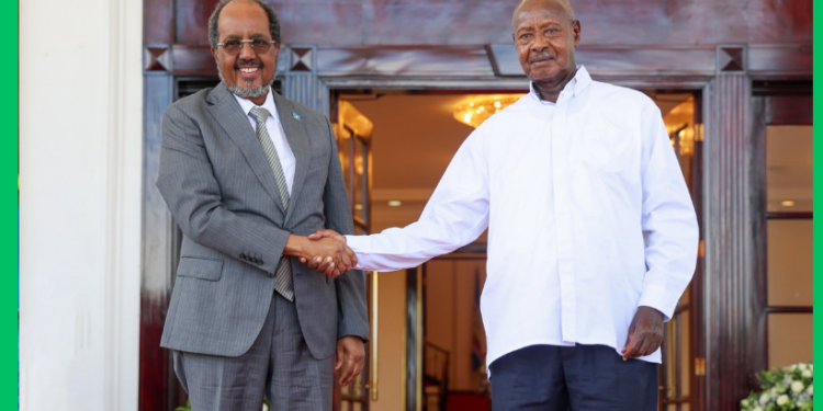 Xasan Sheekh oo qeyb-galay caleemo saarka Madaxweynaha Uganda+sawiro