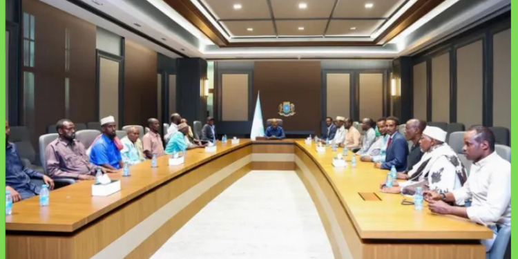 Xasan Sheekh oo kulan la yeshay odayaasha iyo waxgaradka Beesha Ciise Harti
