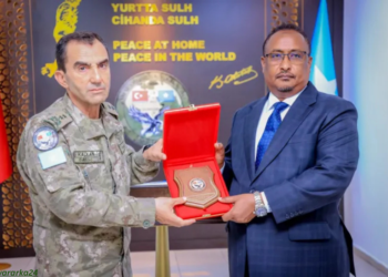 Duqa Magaalada Muqdisho Xasan Muungaab oo booqday xerada TurkSom+sawiro