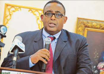 Cumar Cabdirashiid oo ugu baaqay dowladda iyo mucaaradka inay is-xakameyn