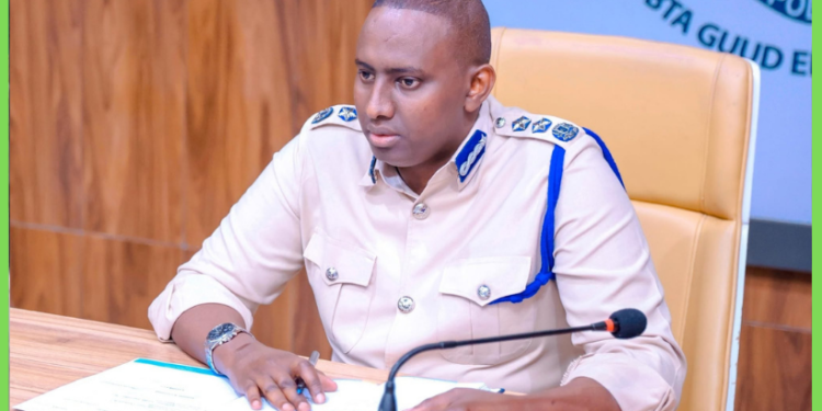 Daawo: Ciidanka Booliska oo Mirinaayo ku soo bandhigay hub iyo gaadiid