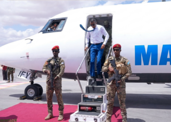 Daawo: Ra’iisul Wasaare Xamza oo gaaray Dhuusamareeb si uu u dhammaystiro wada-hadallada Galmudug