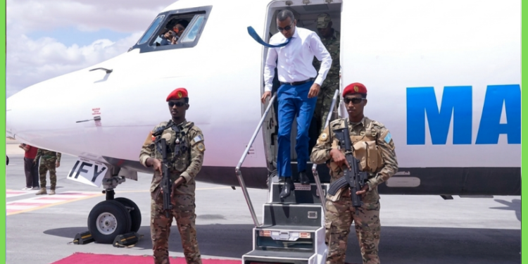 Daawo: Ra’iisul Wasaare Xamza oo gaaray Dhuusamareeb si uu u dhammaystiro wada-hadallada Galmudug