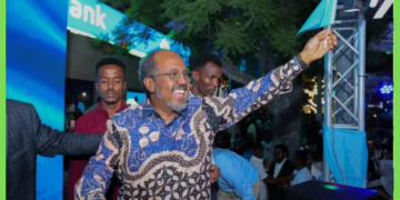 Xasan Sheekh oo xalay shacabka Muqdisho kala qeyb galay dabaal-degga 1-da Luulyo + sawiro