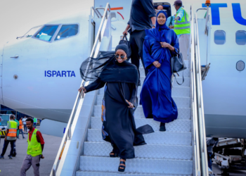 Naadiya Maxamed oo booqasho ku timid magaalada Muqdisho+sawiro