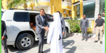 Ra’iisul Wasaare Xamza oo tacsi ugu tegay safaaradda Qatar ee Muqdisho