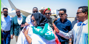 Daawo: Fahiima Quuje oo si weyn loogu soo dhaweeyay Hargeysa